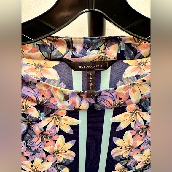 BCBGMAXAZRIA Floral Multicolor 3/4 Sleeve Shift Dress, XS - Picture 3 of 4